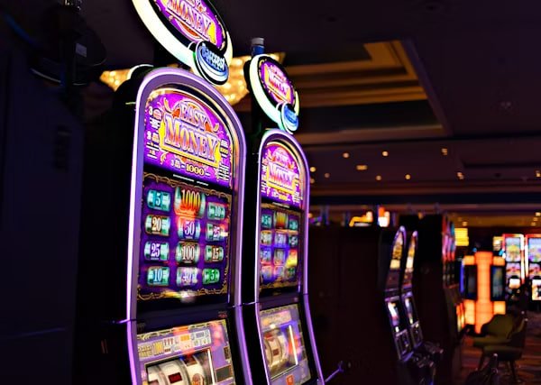 Gambar berbagai kategori permainan dan slot online di platform